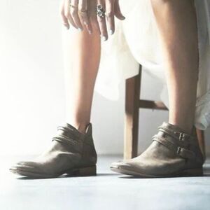 FREE PEOPLE Braeburn Distressed Gray Leather Double Strap Ankle Boots (Sz 40)